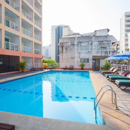 Eastiny Plaza Hotel Pattaya Bagian luar foto