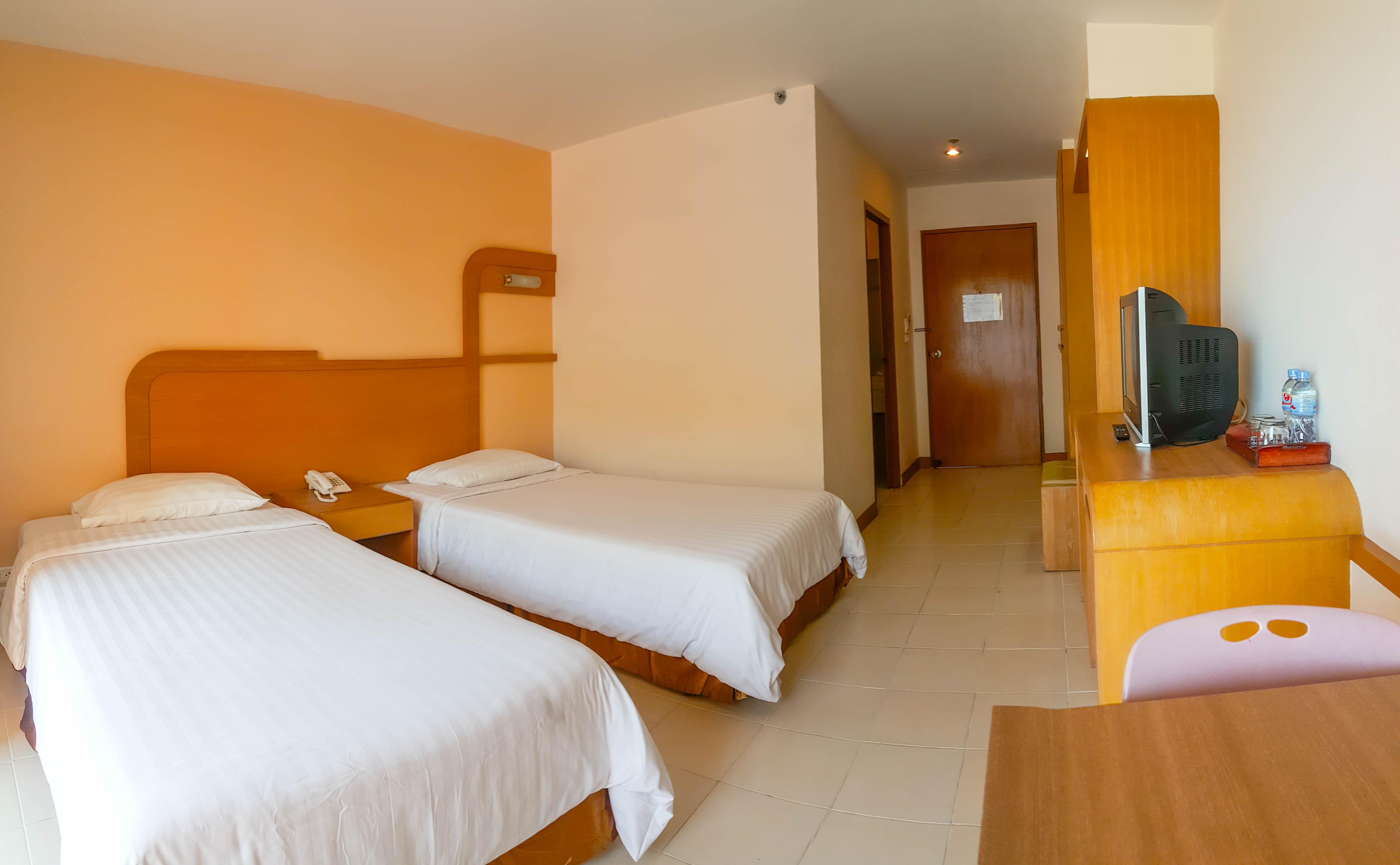 Eastiny Plaza Hotel Pattaya Bagian luar foto