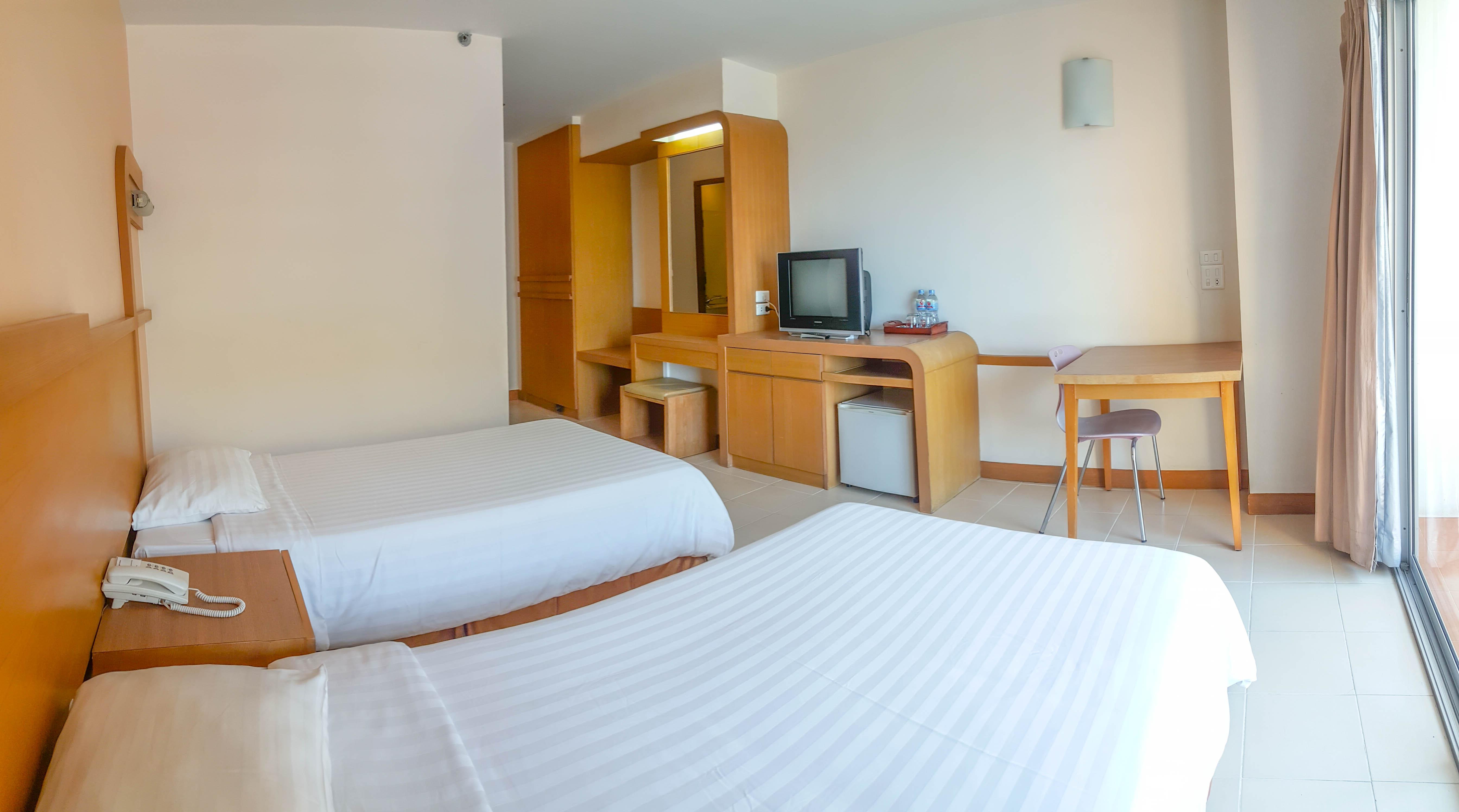 Eastiny Plaza Hotel Pattaya Bagian luar foto