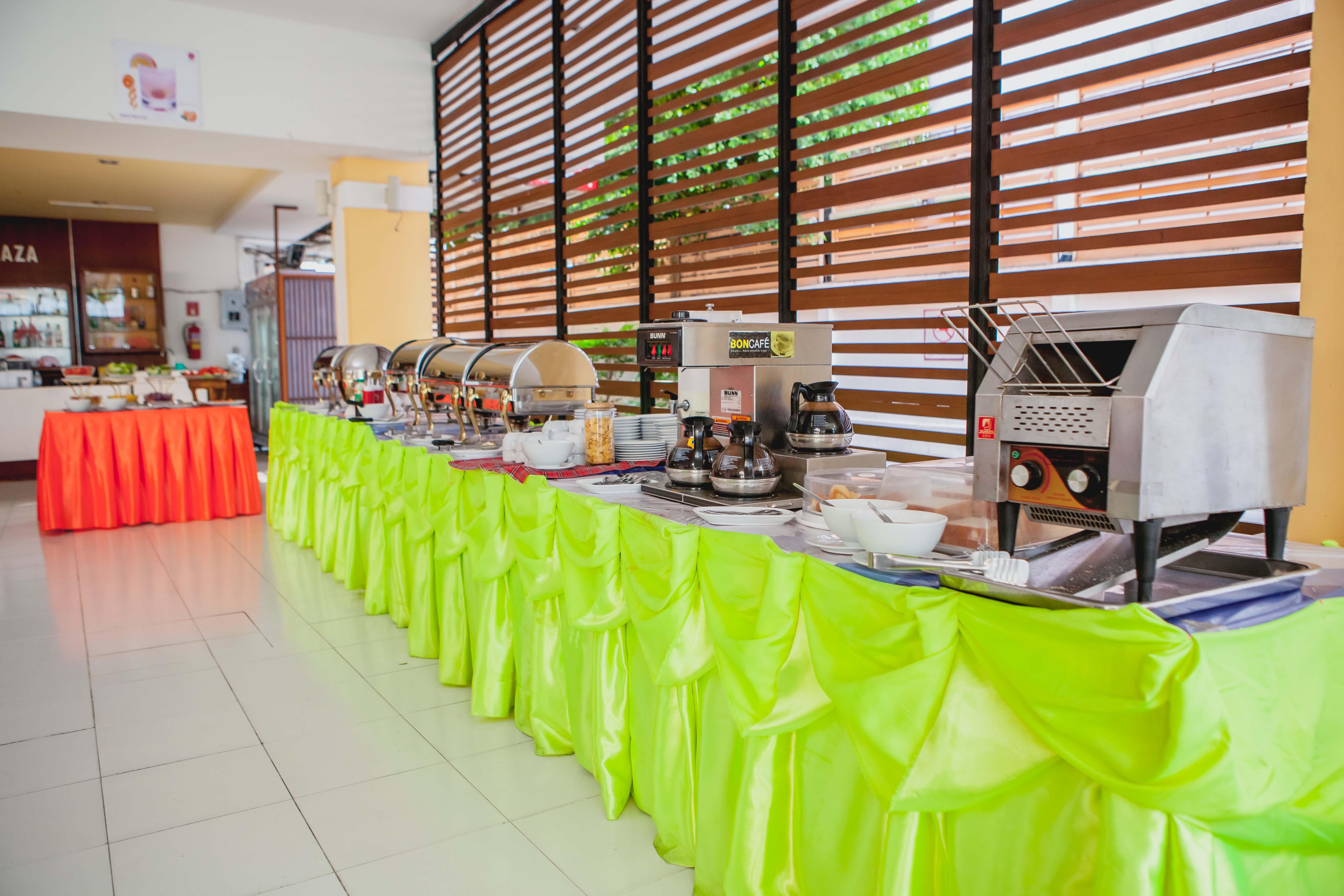 Eastiny Plaza Hotel Pattaya Bagian luar foto