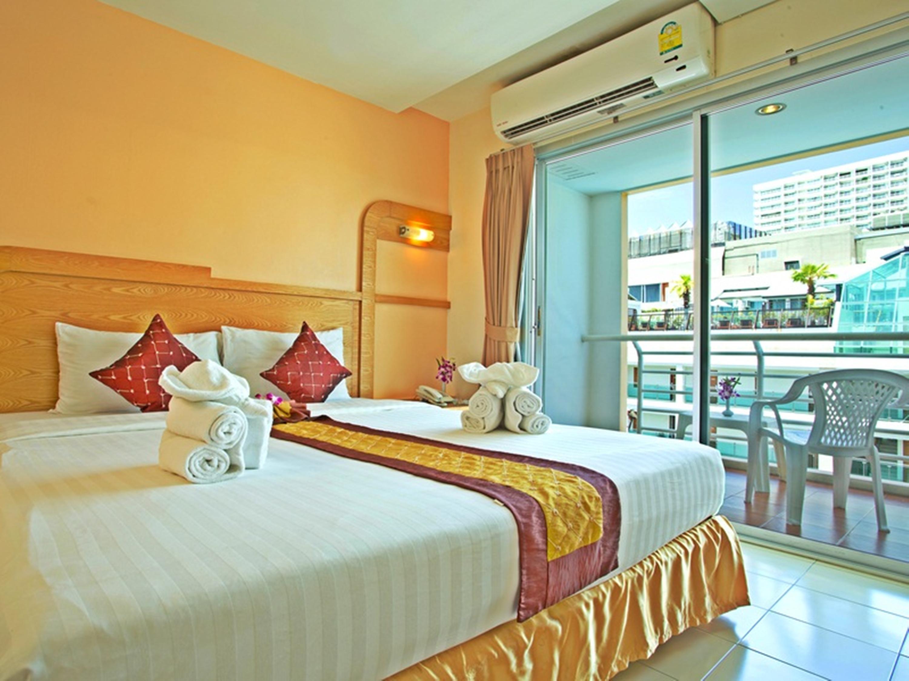 Eastiny Plaza Hotel Pattaya Bagian luar foto