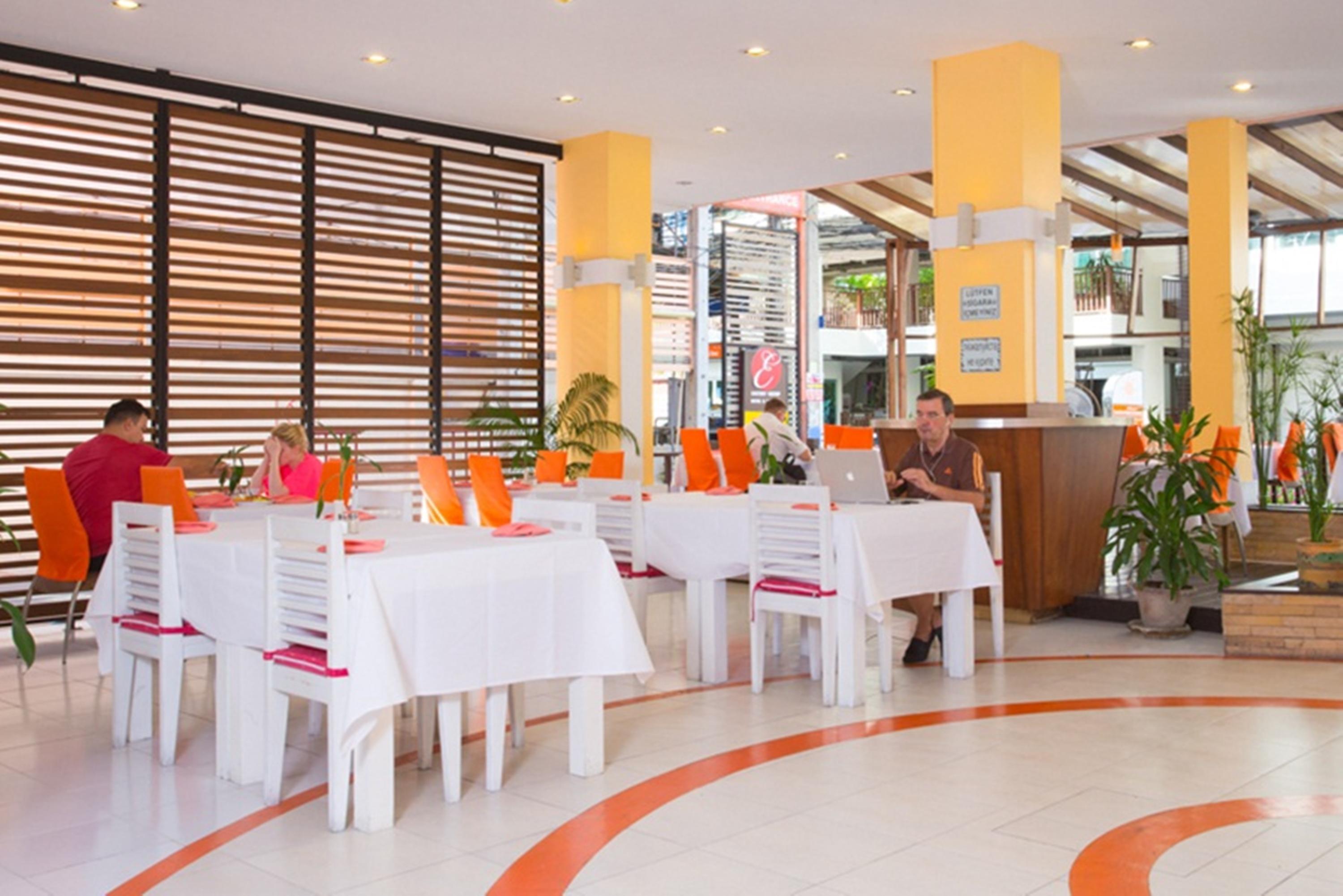 Eastiny Plaza Hotel Pattaya Bagian luar foto