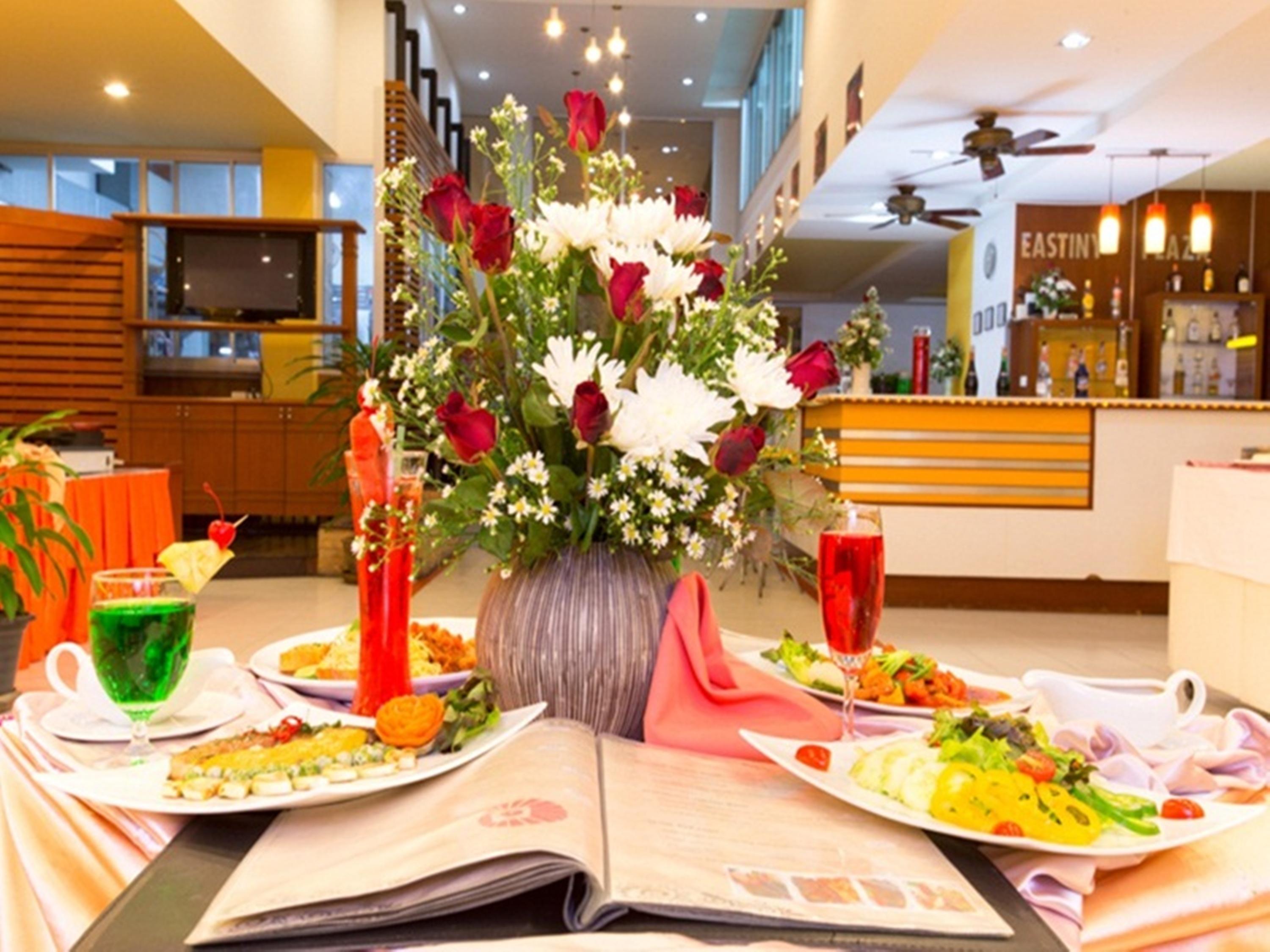 Eastiny Plaza Hotel Pattaya Bagian luar foto