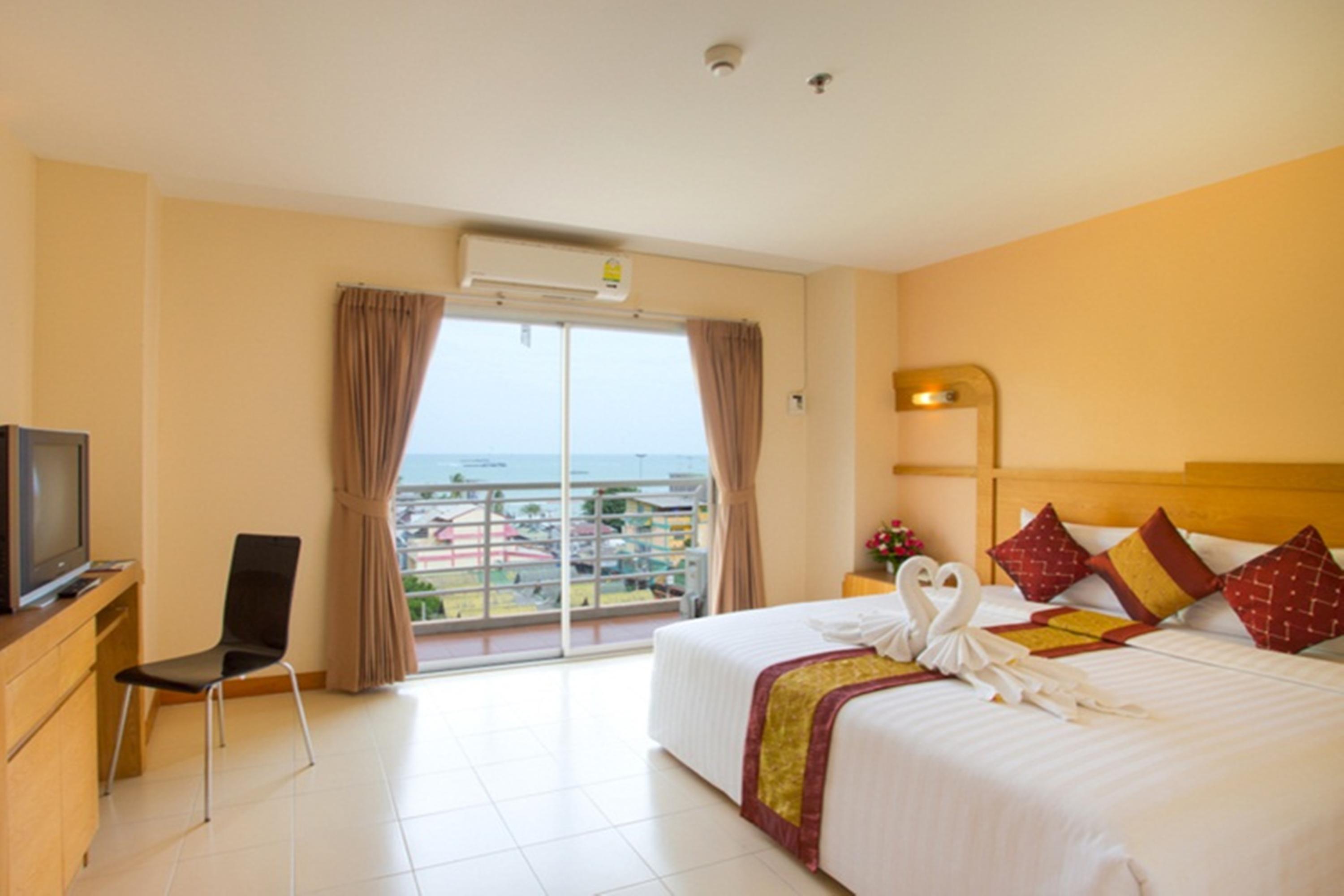 Eastiny Plaza Hotel Pattaya Bagian luar foto