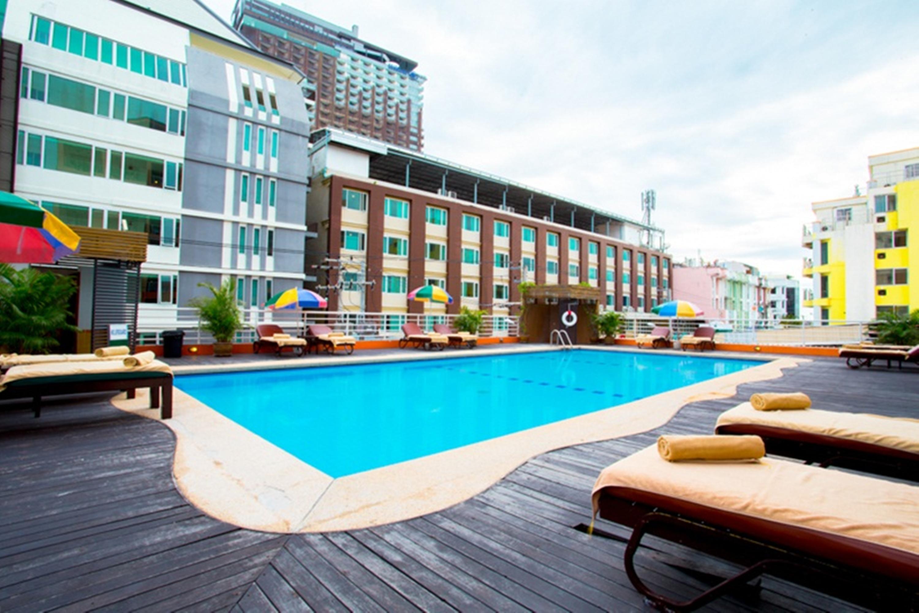 Eastiny Plaza Hotel Pattaya Bagian luar foto