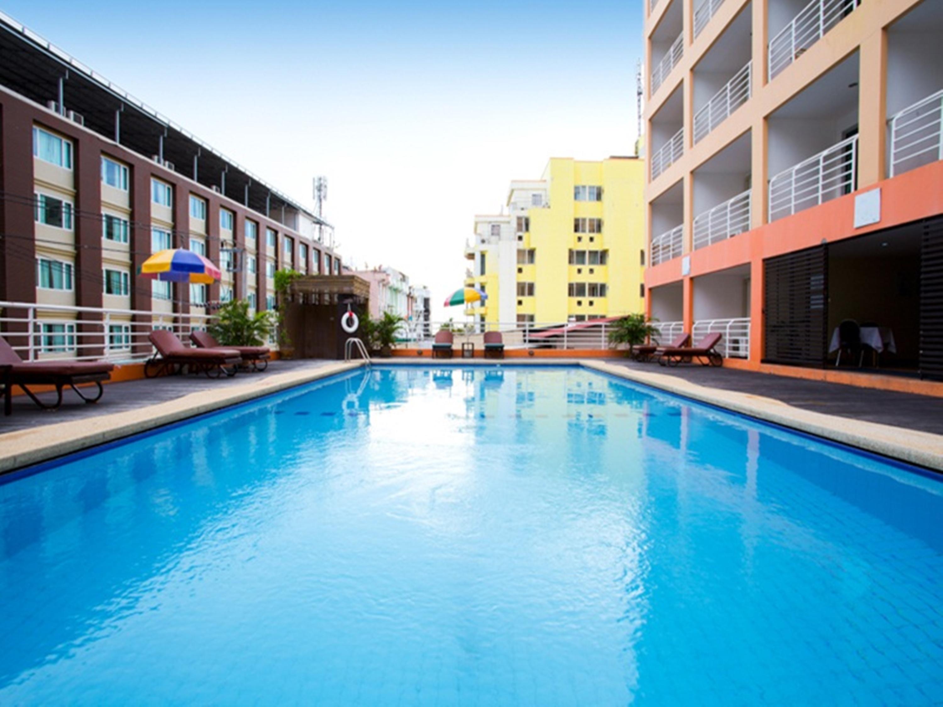 Eastiny Plaza Hotel Pattaya Bagian luar foto