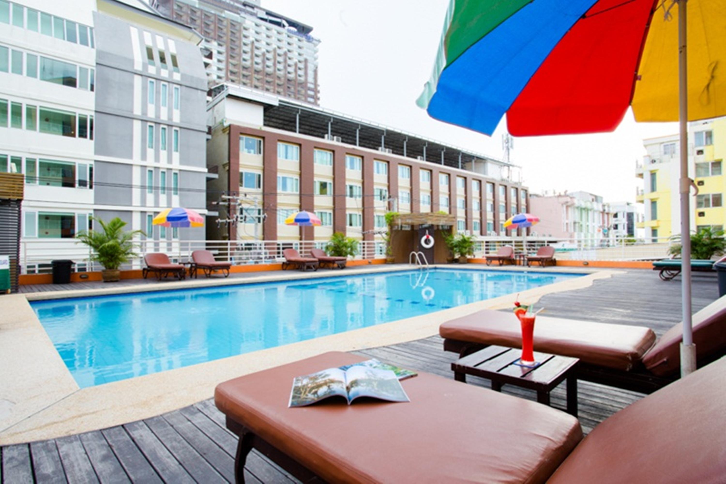 Eastiny Plaza Hotel Pattaya Bagian luar foto