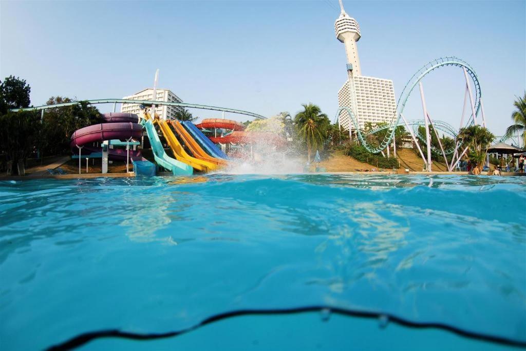 Eastiny Plaza Hotel Pattaya Bagian luar foto