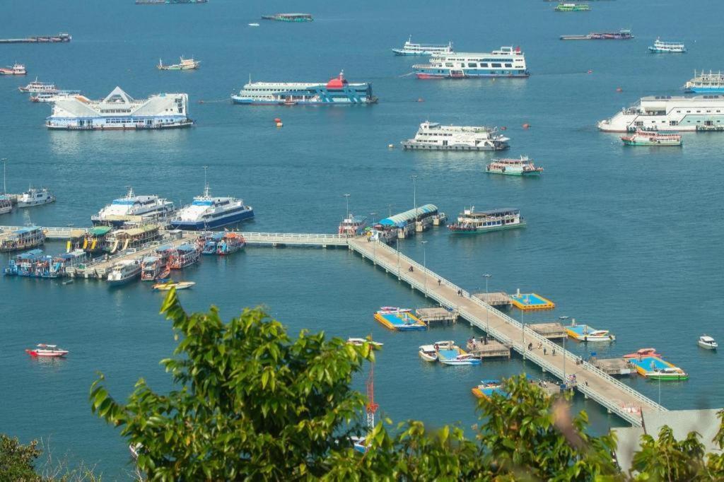 Eastiny Plaza Hotel Pattaya Bagian luar foto