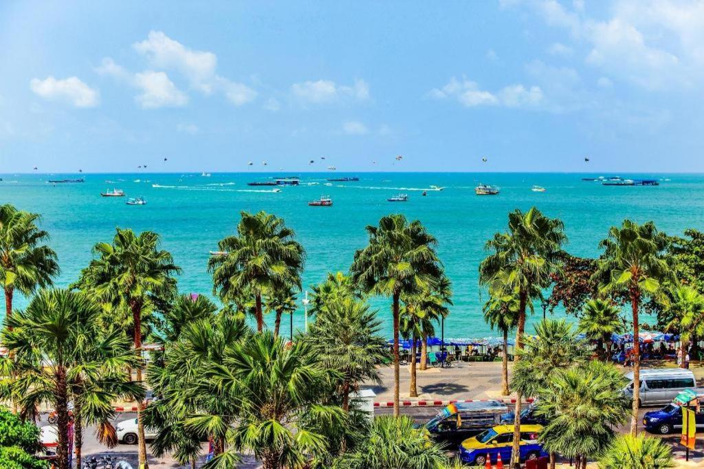 Eastiny Plaza Hotel Pattaya Bagian luar foto