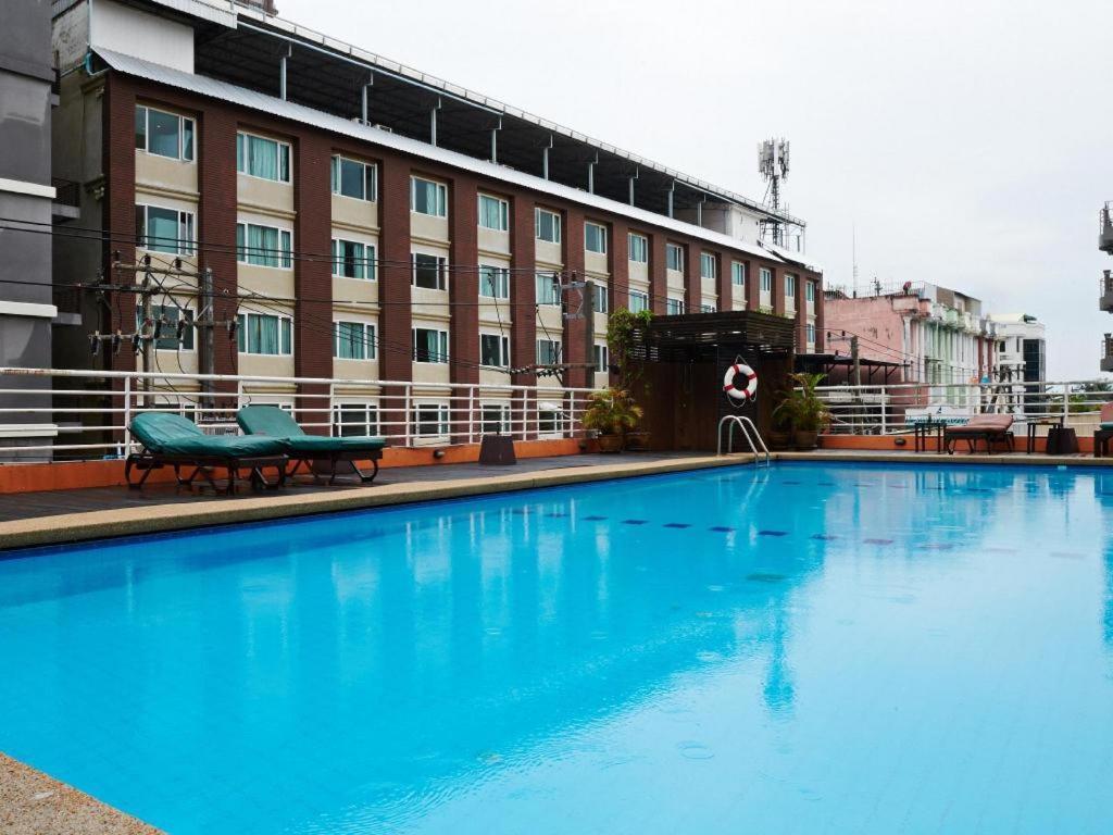 Eastiny Plaza Hotel Pattaya Bagian luar foto