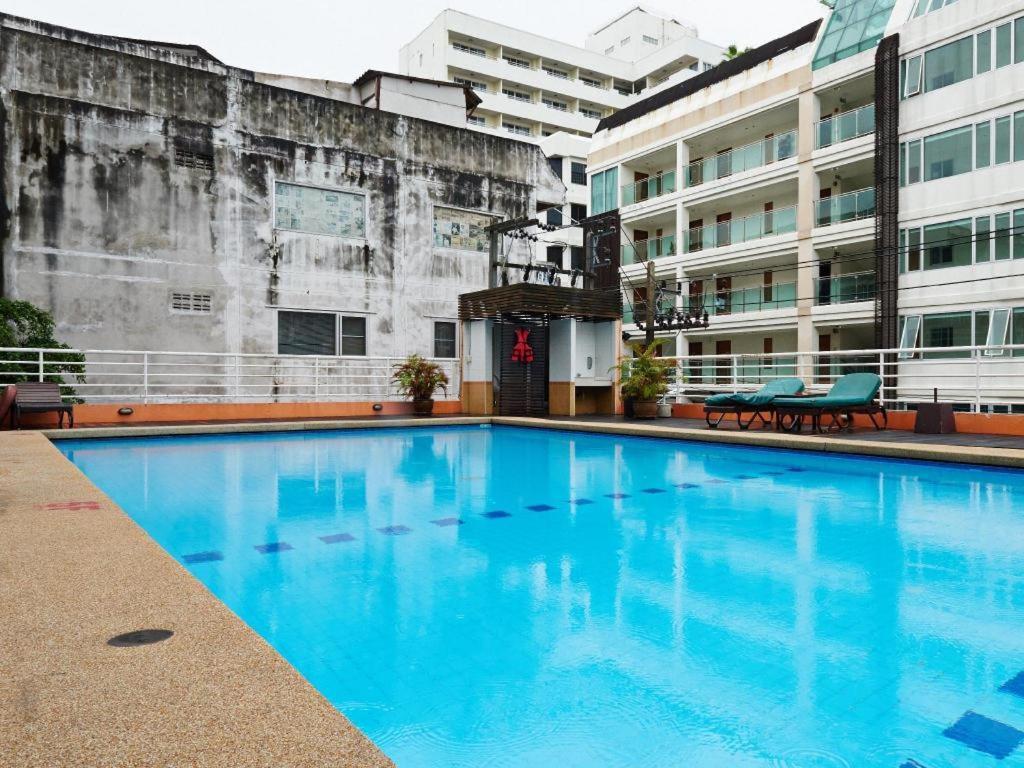 Eastiny Plaza Hotel Pattaya Bagian luar foto