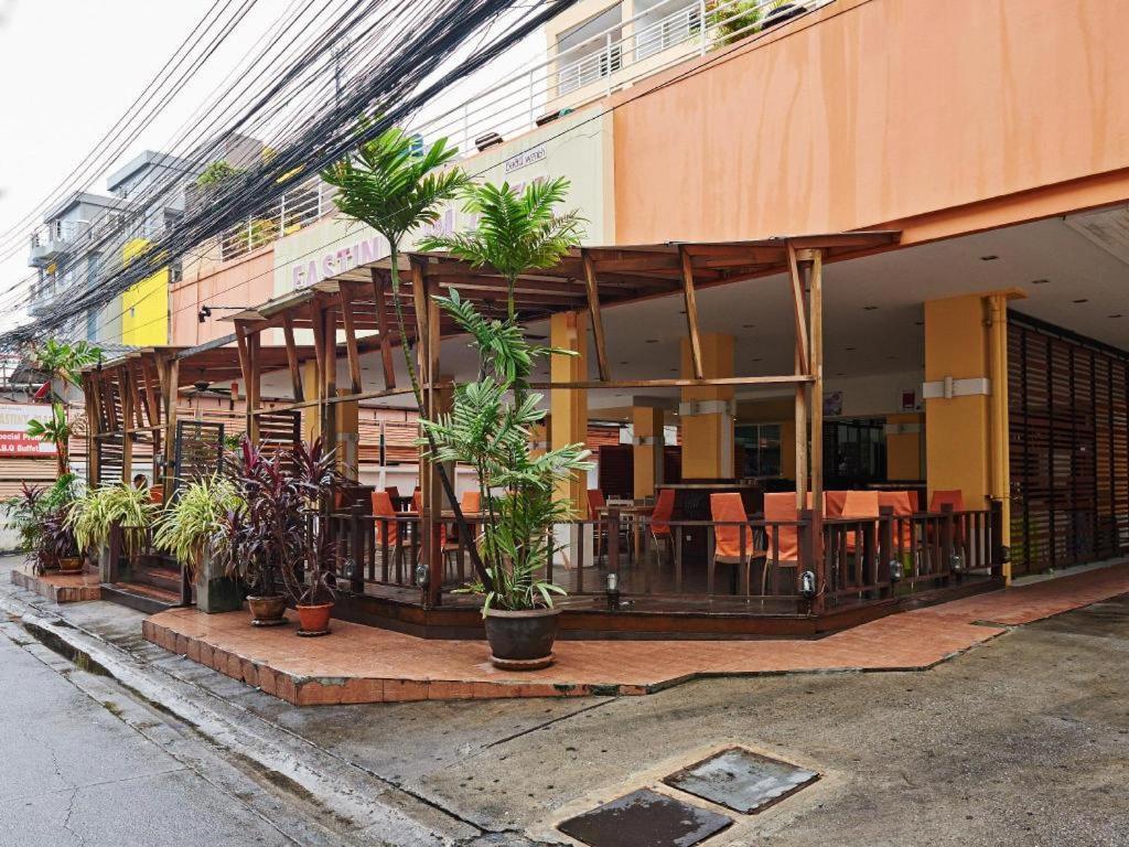 Eastiny Plaza Hotel Pattaya Bagian luar foto