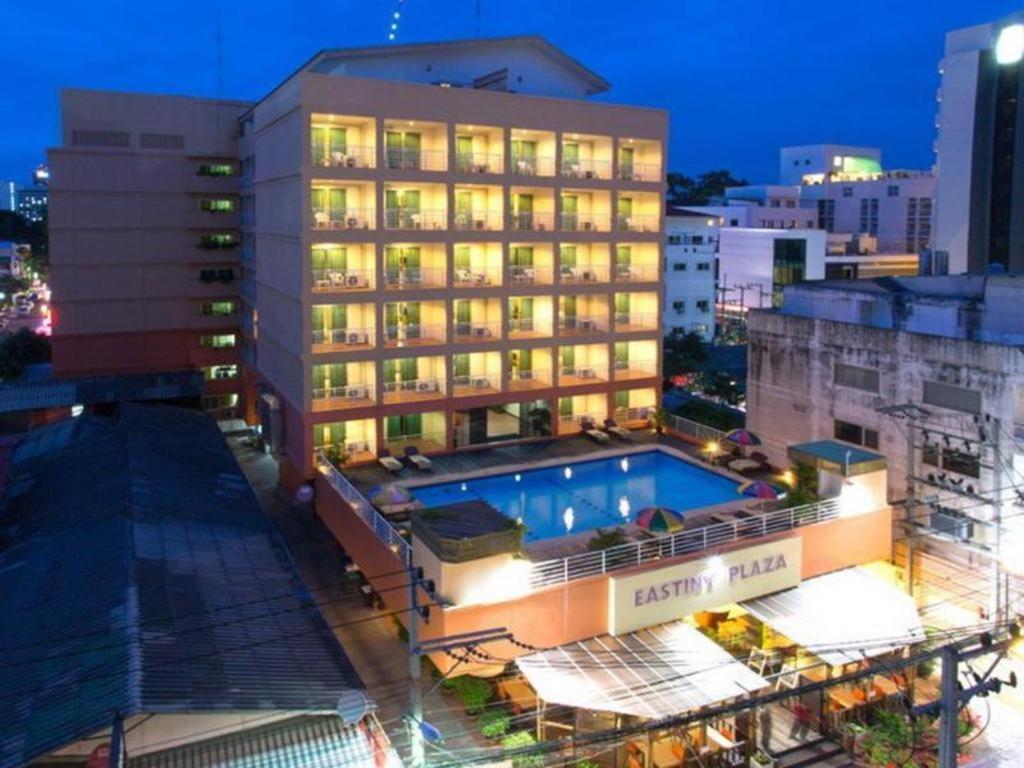 Eastiny Plaza Hotel Pattaya Bagian luar foto
