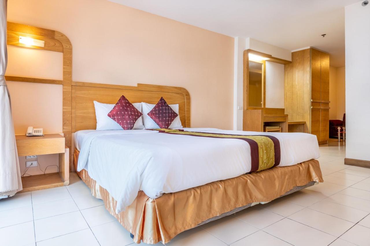 Eastiny Plaza Hotel Pattaya Bagian luar foto
