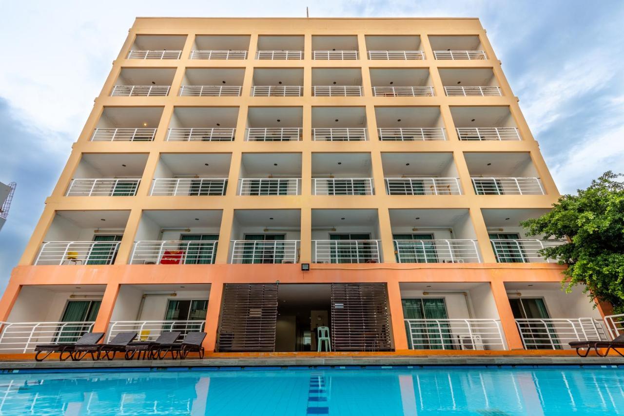 Eastiny Plaza Hotel Pattaya Bagian luar foto