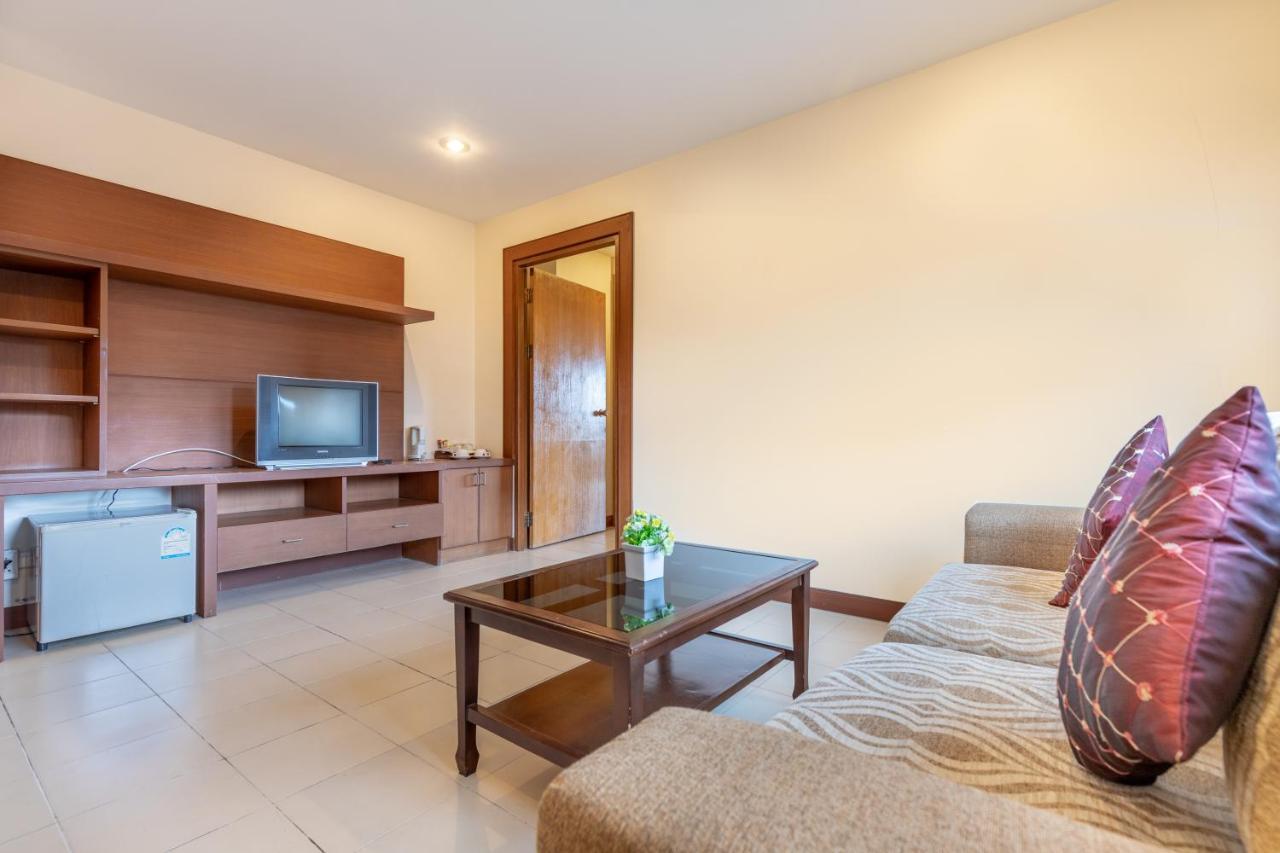 Eastiny Plaza Hotel Pattaya Bagian luar foto