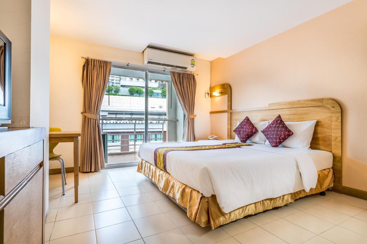 Eastiny Plaza Hotel Pattaya Bagian luar foto