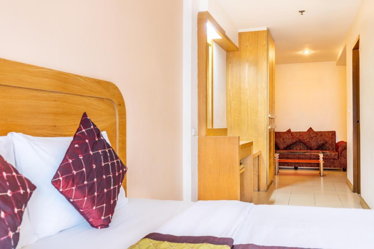 Eastiny Plaza Hotel Pattaya Bagian luar foto