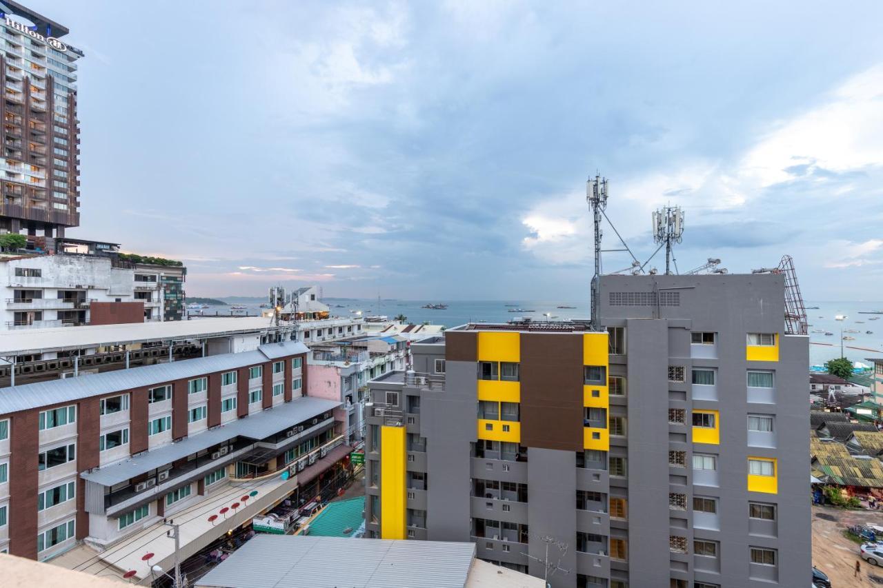Eastiny Plaza Hotel Pattaya Bagian luar foto